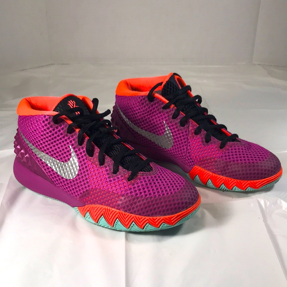 Nike Kyrie “ Easter” Purple Grade School Dead Stock 5.5 Youth Lace Up Sneakers